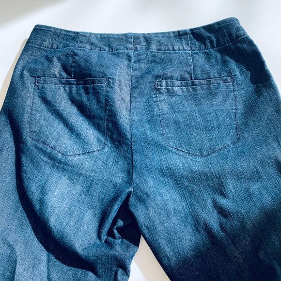 CHICO’S PLATINUM DENIM Ultimate Fit Crop Jean Hint of Gold - Picture 10 of 14